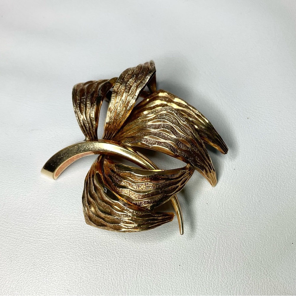 Vintage Germany Sculpted Brooch Rolled Gold 60’s/70’s